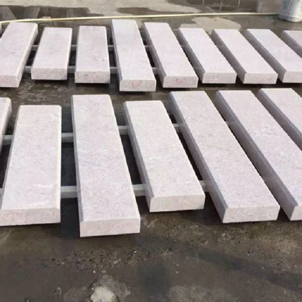Perlehvite granittplater
